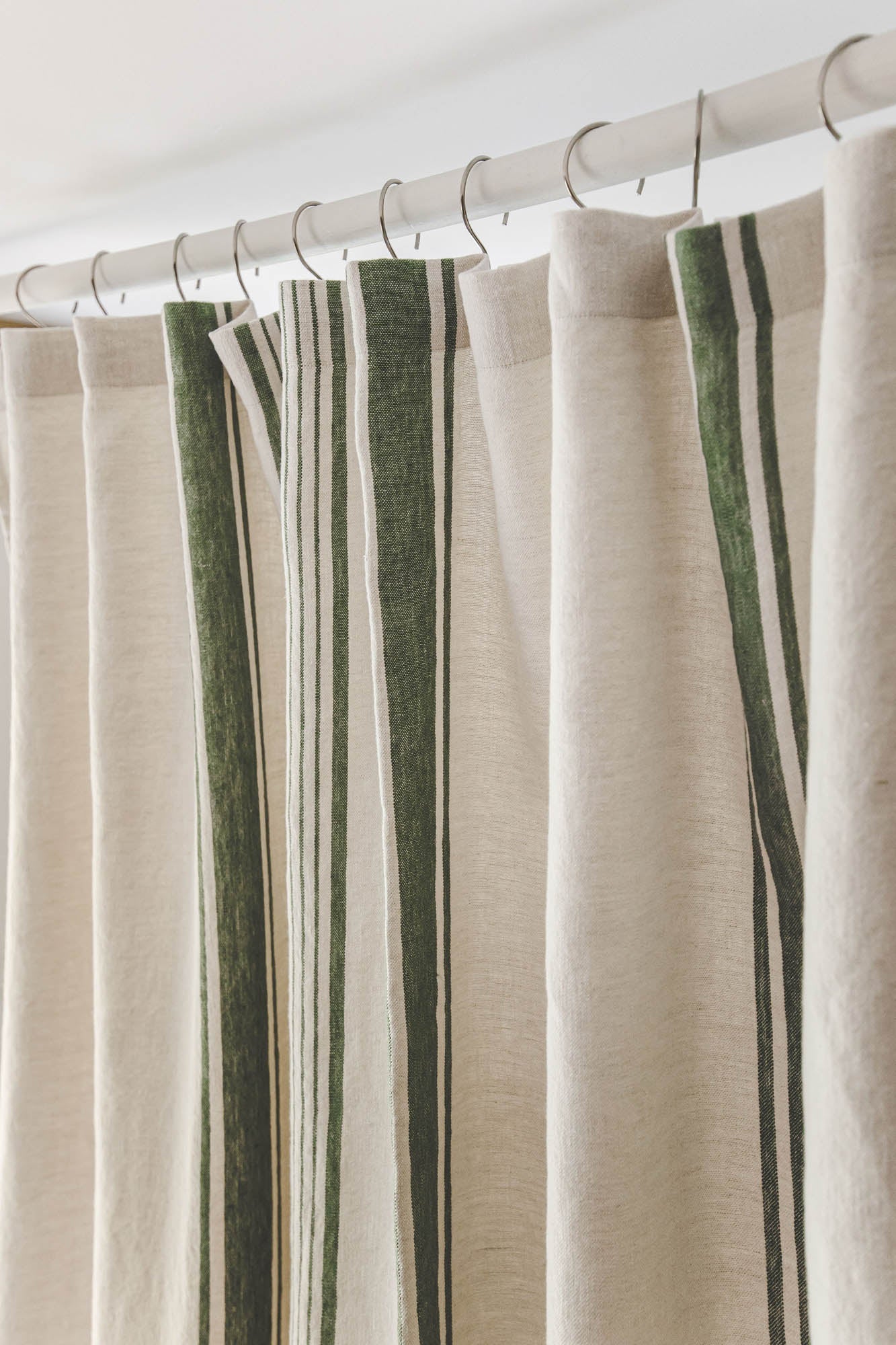 Leinen-Duschvorhang im französischen Stil mit grünen Streifen