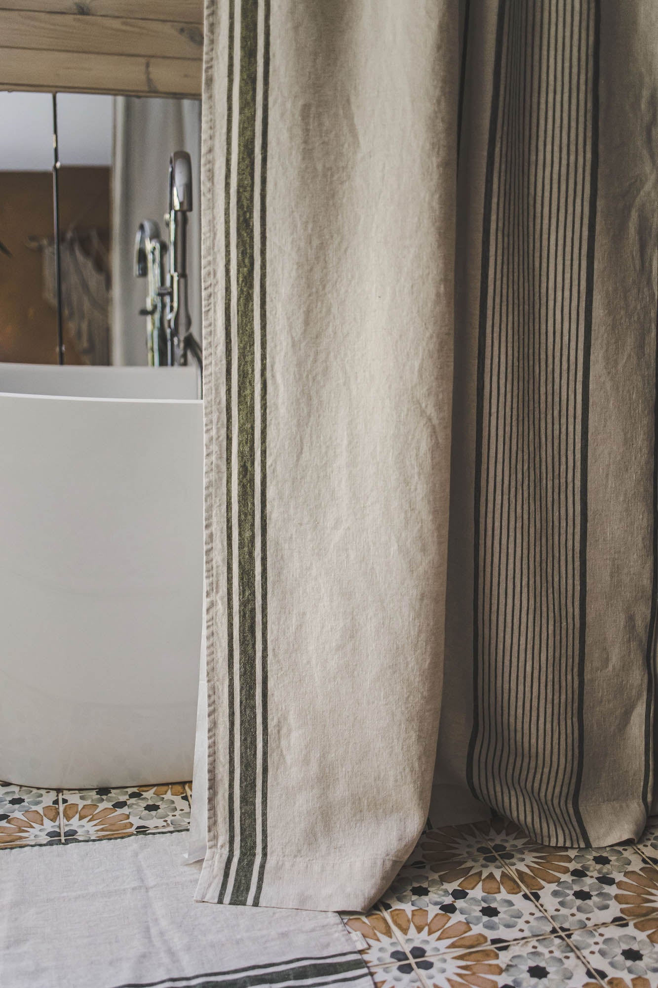 Leinen-Duschvorhang im französischen Stil mit grünen Streifen
