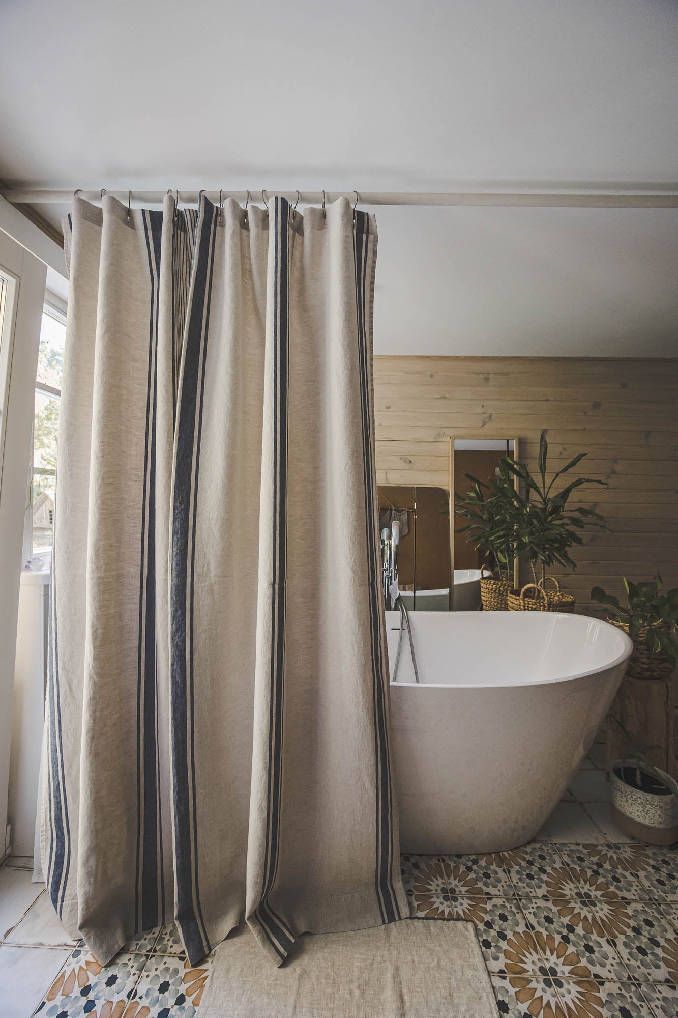 Leinen-Duschvorhang im französischen Stil mit blauen Streifen