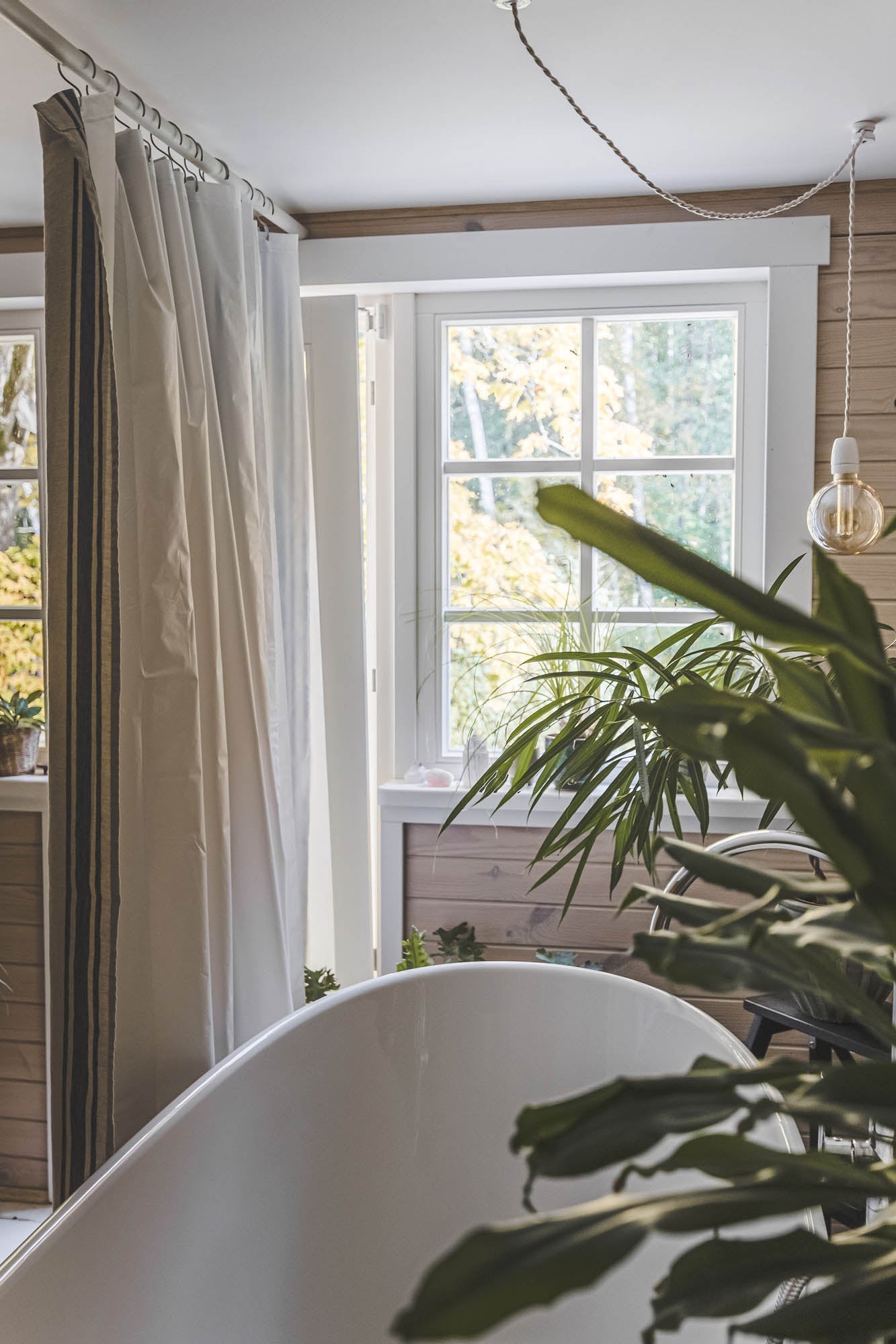 Leinen-Duschvorhang im französischen Stil mit blauen Streifen