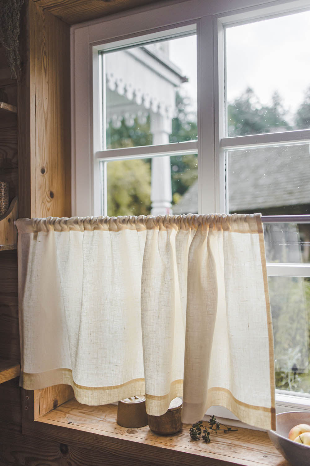 Cremefarbener Café-Vorhang aus Leinen