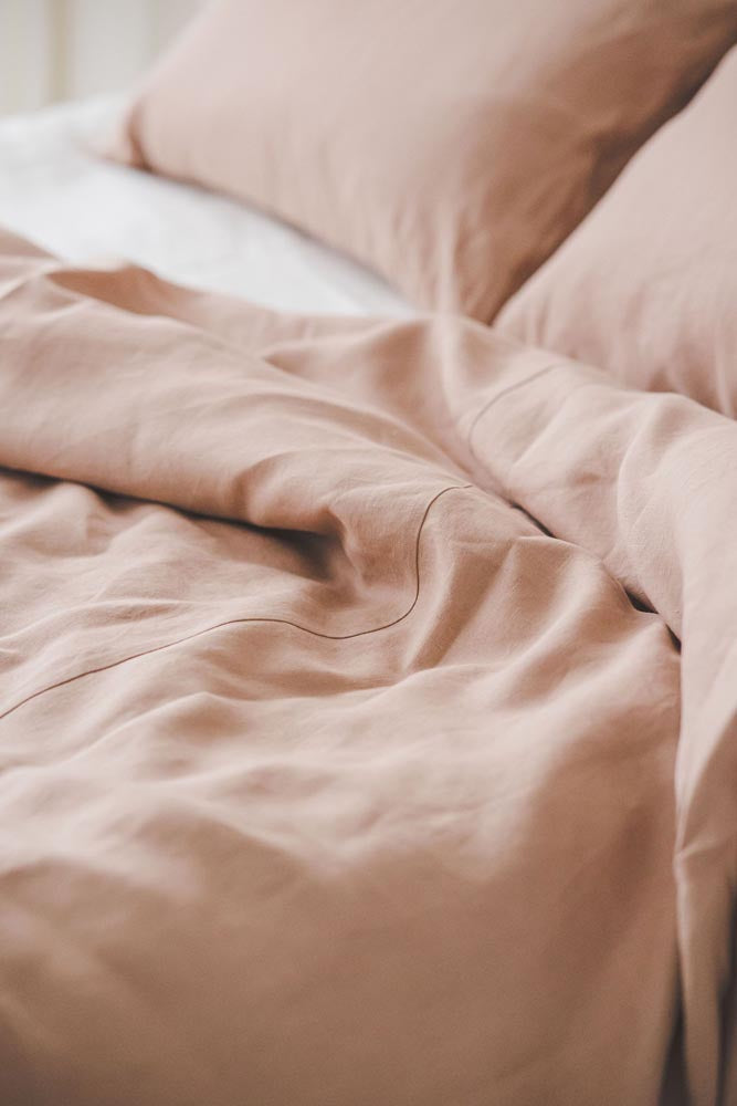 Bettbezug aus Leinen in Misty Rose mit Knöpfen