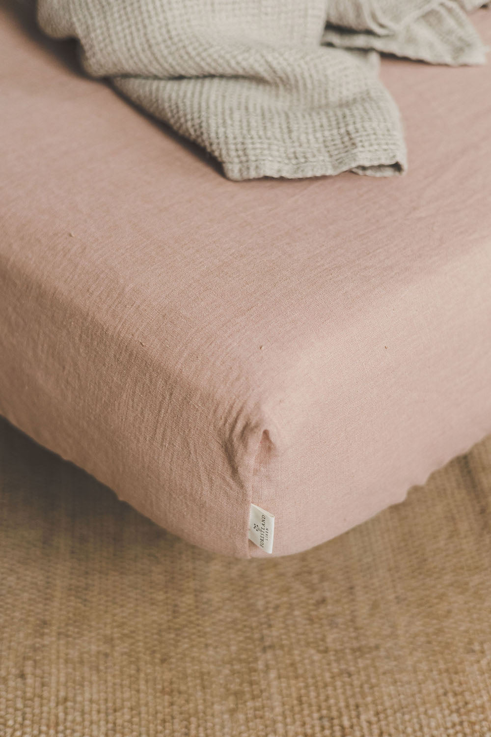Leinen-Spannbettlaken in Misty Rose – ForestlandLinen DE