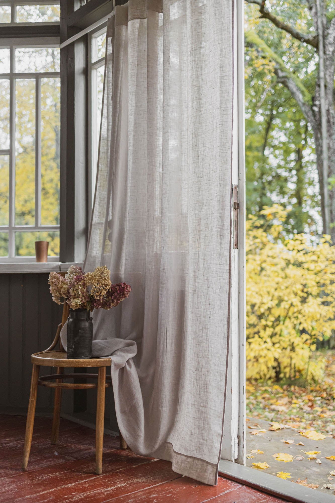 Transparenter Leinenvorhang in Sandweiß mit multifunktionalem Gardinenband