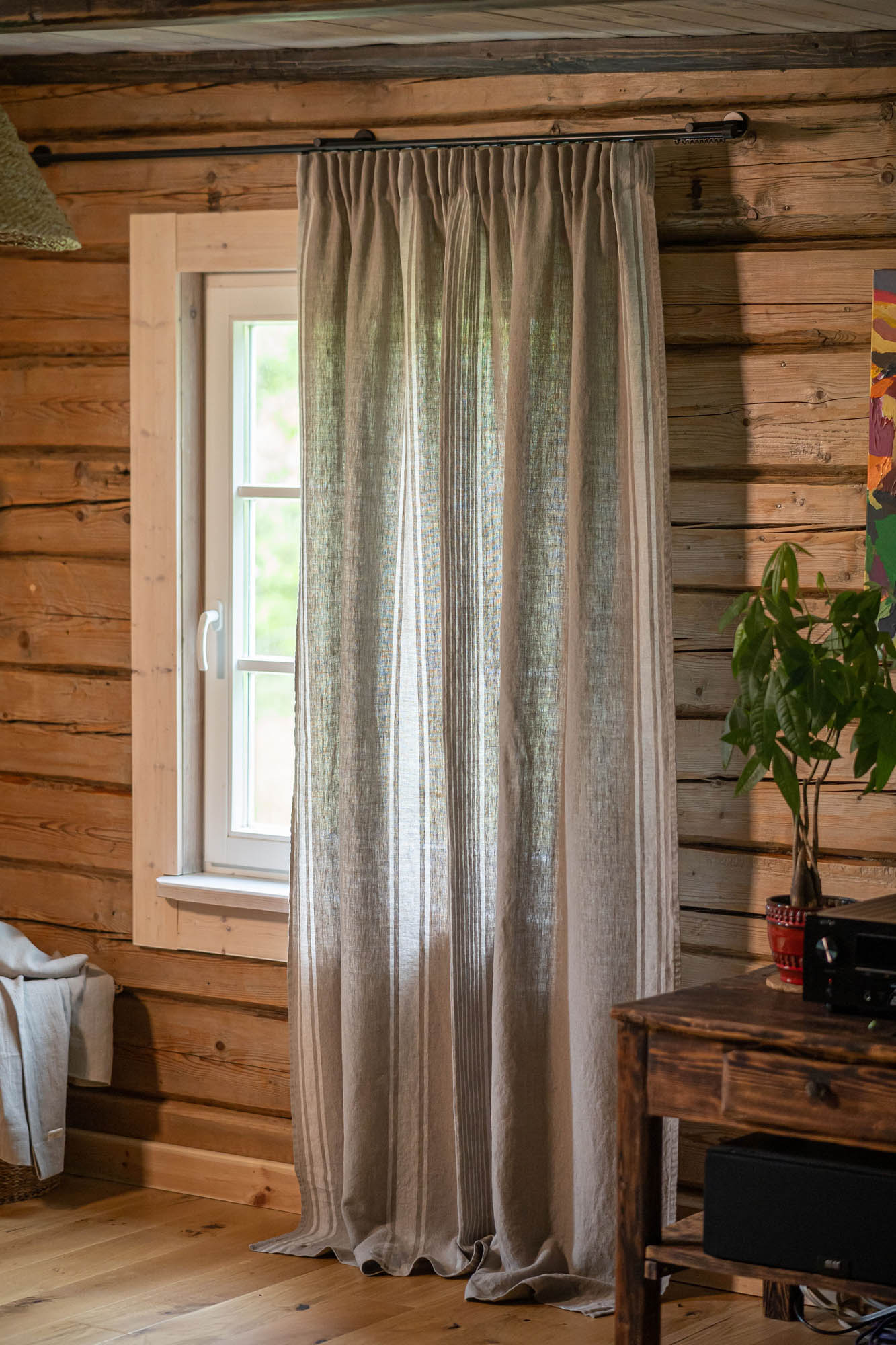 Leinenvorhang mit Bleistiftfalten – französischer Stil mit natürlichen Streifen