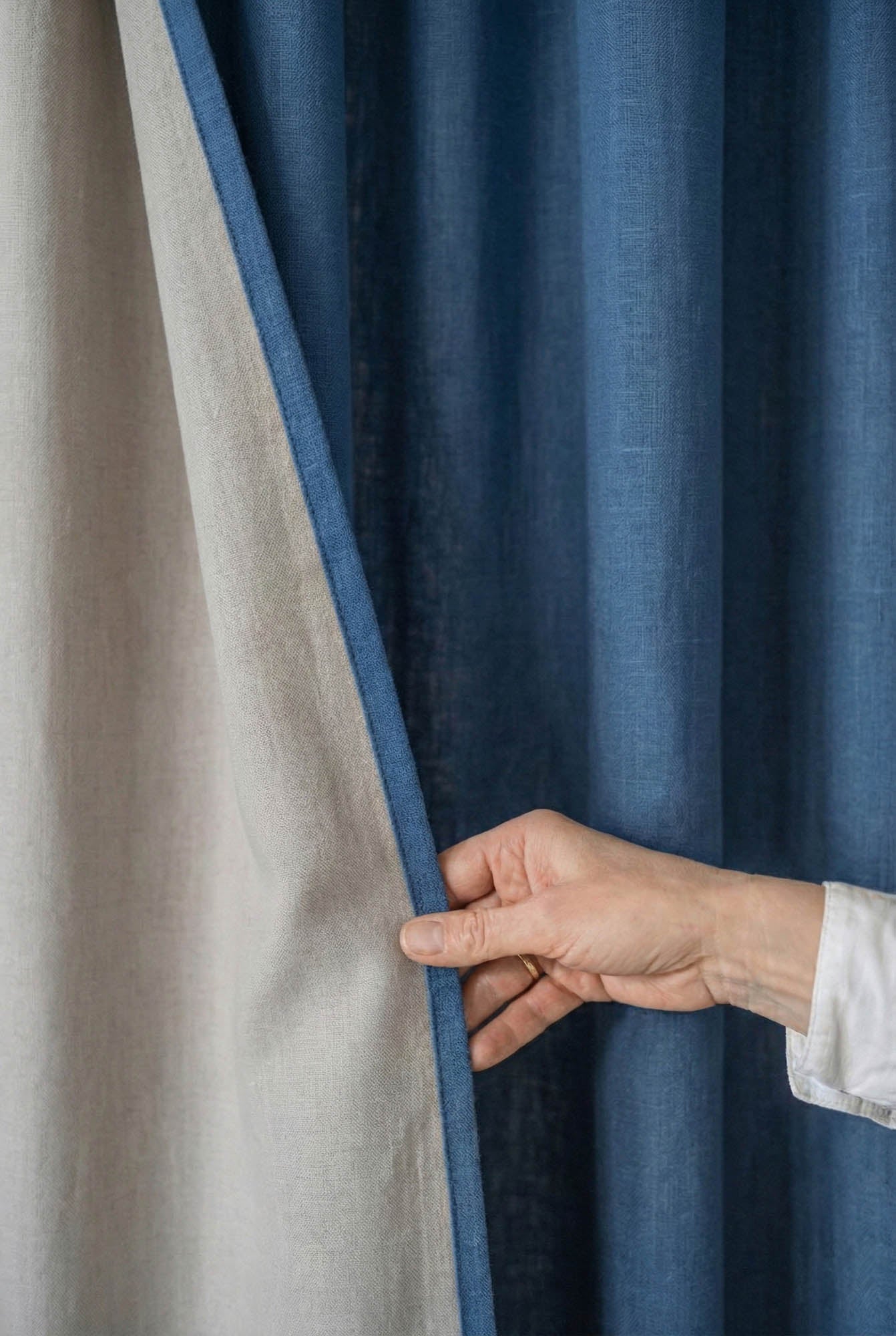 Kornblumenblauer Verdunkelungsvorhang aus Leinen mit multifunktionalem Kräuselband