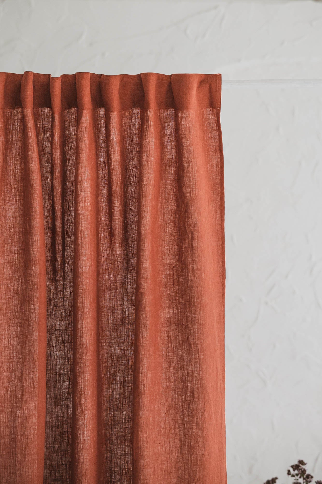 Leinenvorhang in gebranntem Orange mit multifunktionalem Gardinenband