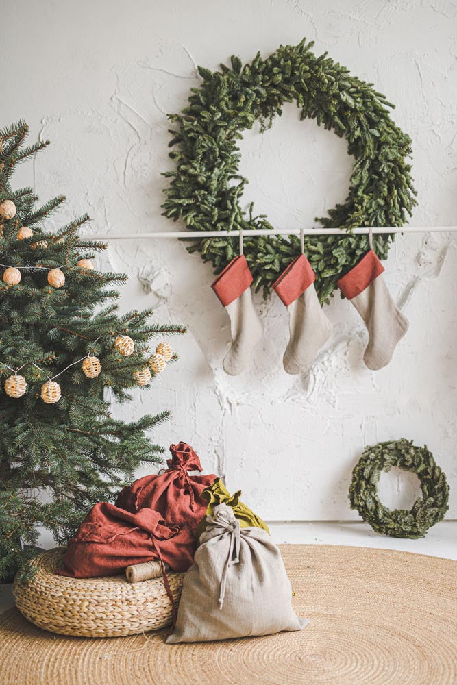 Weihnachtsgeschenktüte aus natürlichem Leinen
