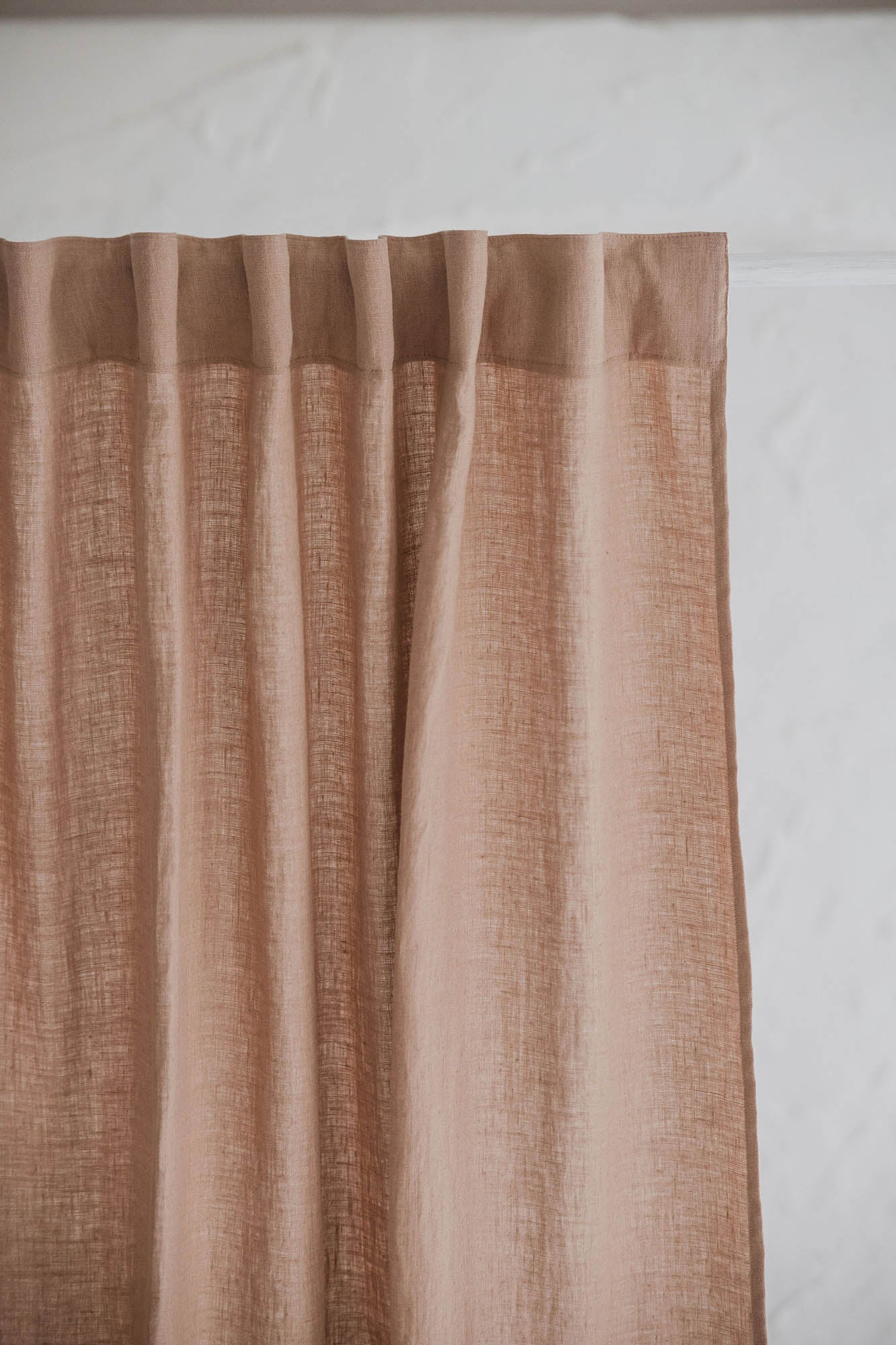 Transparenter Leinenvorhang in Misty Rose mit multifunktionalem Gardinenband