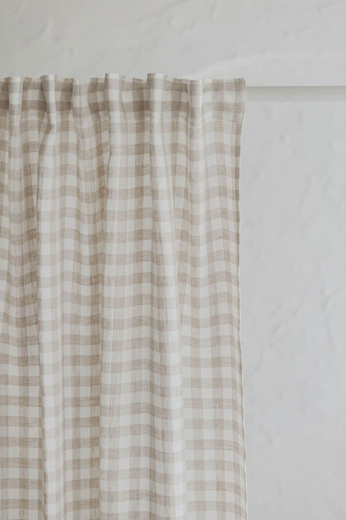 Karierter Leinenvorhang mit multifunktionalem Gardinenband