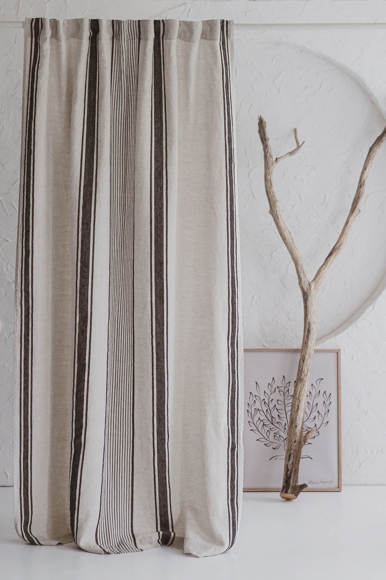 Leinenvorhang im französischen Stil mit schwarzen Streifen und multifunktionalem Gardinenband