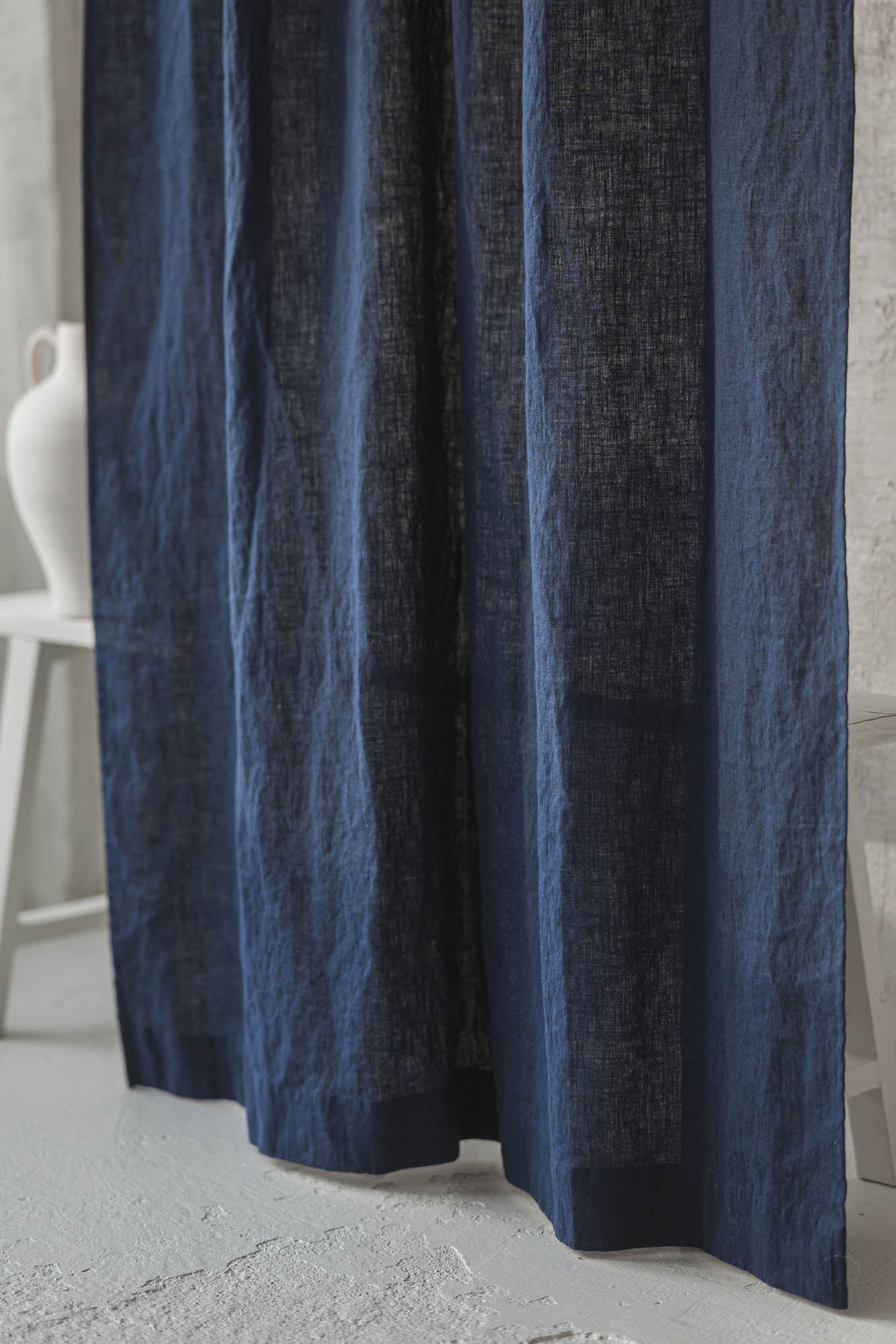 Mitternachtsblauer Bindeband-Leinenvorhang
