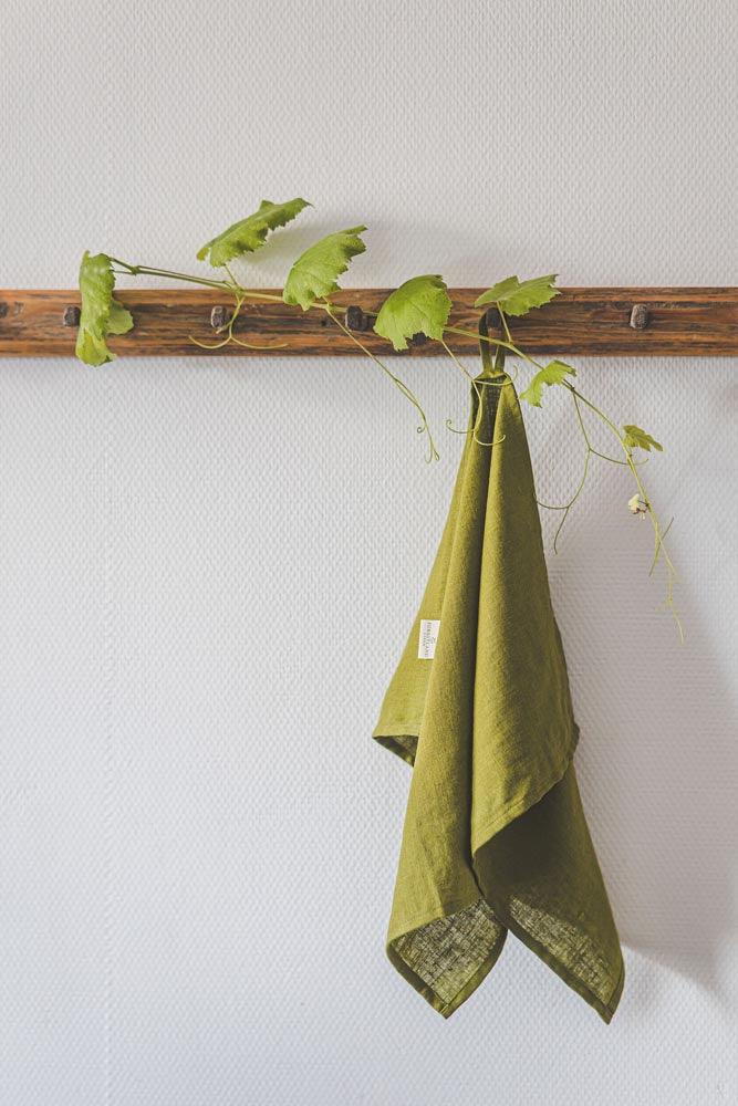 Moosgrüne Geschirrtücher aus Leinen - 2er-Set