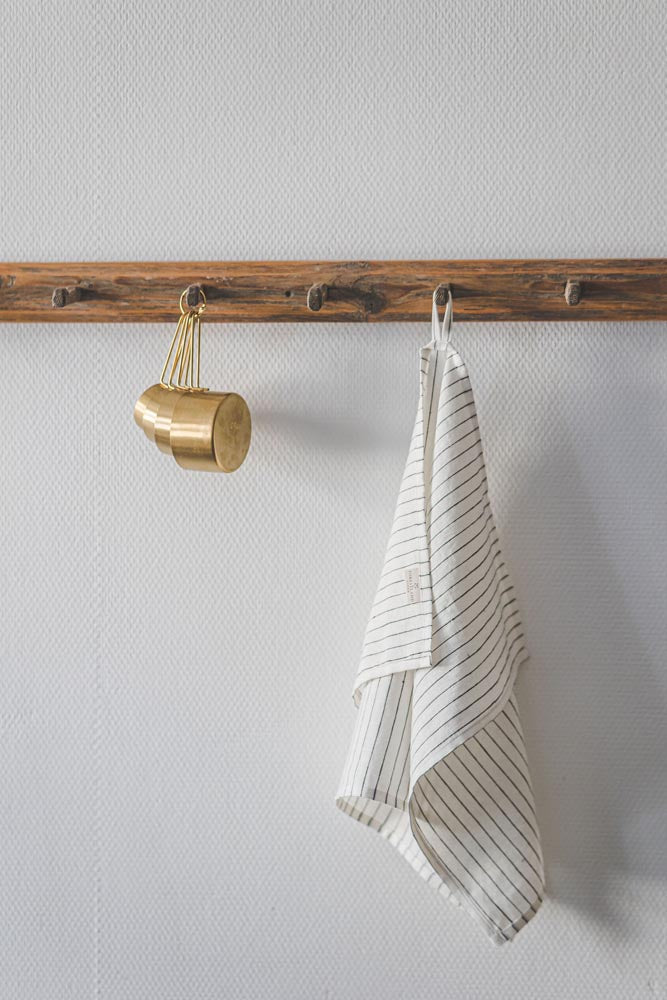 Weiße Geschirrtücher aus Leinen mit schwarzen Streifen - 2er-Set