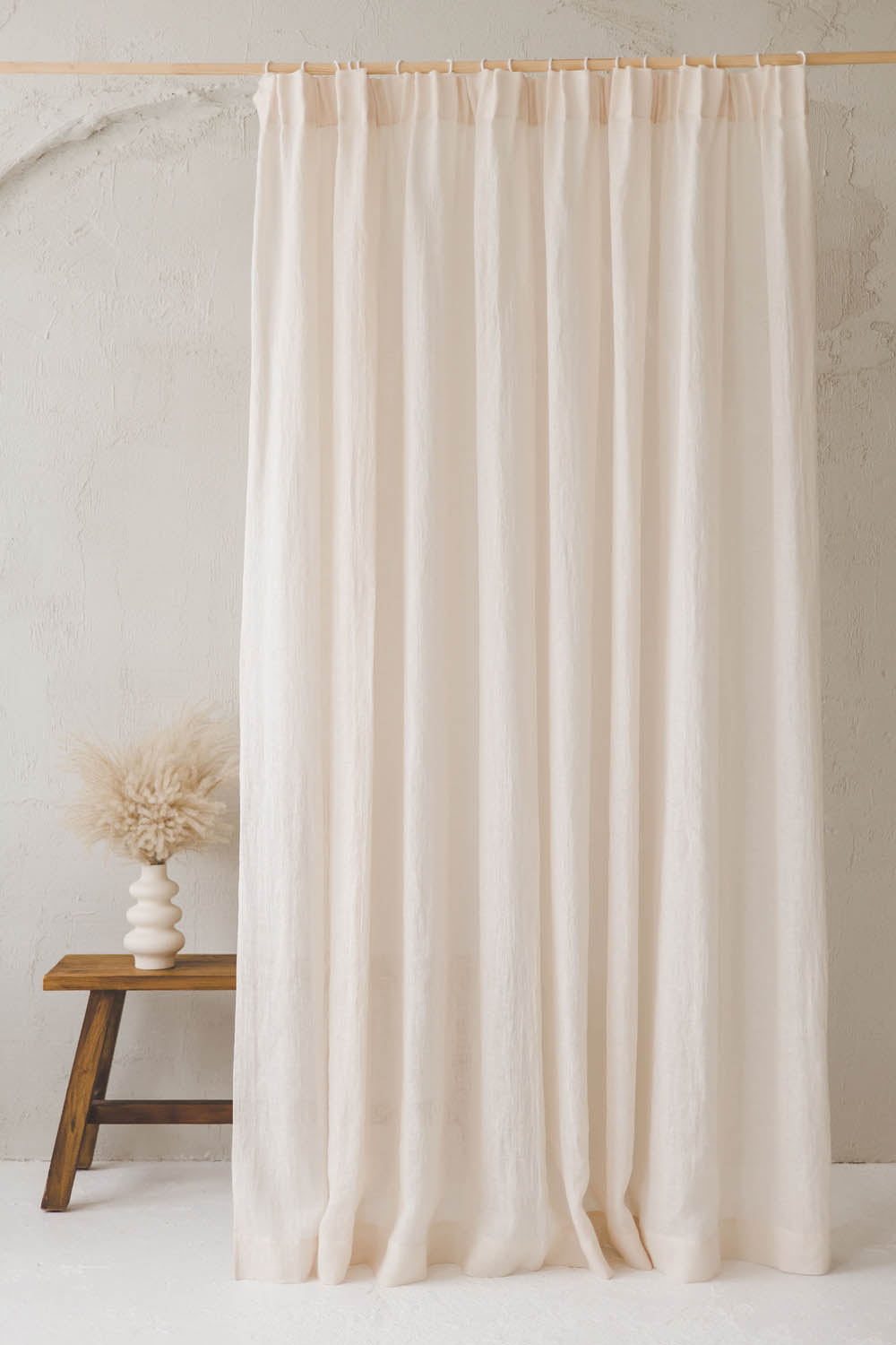 Transparenter Leinenvorhang mit Bleistiftfalten in Hellcreme