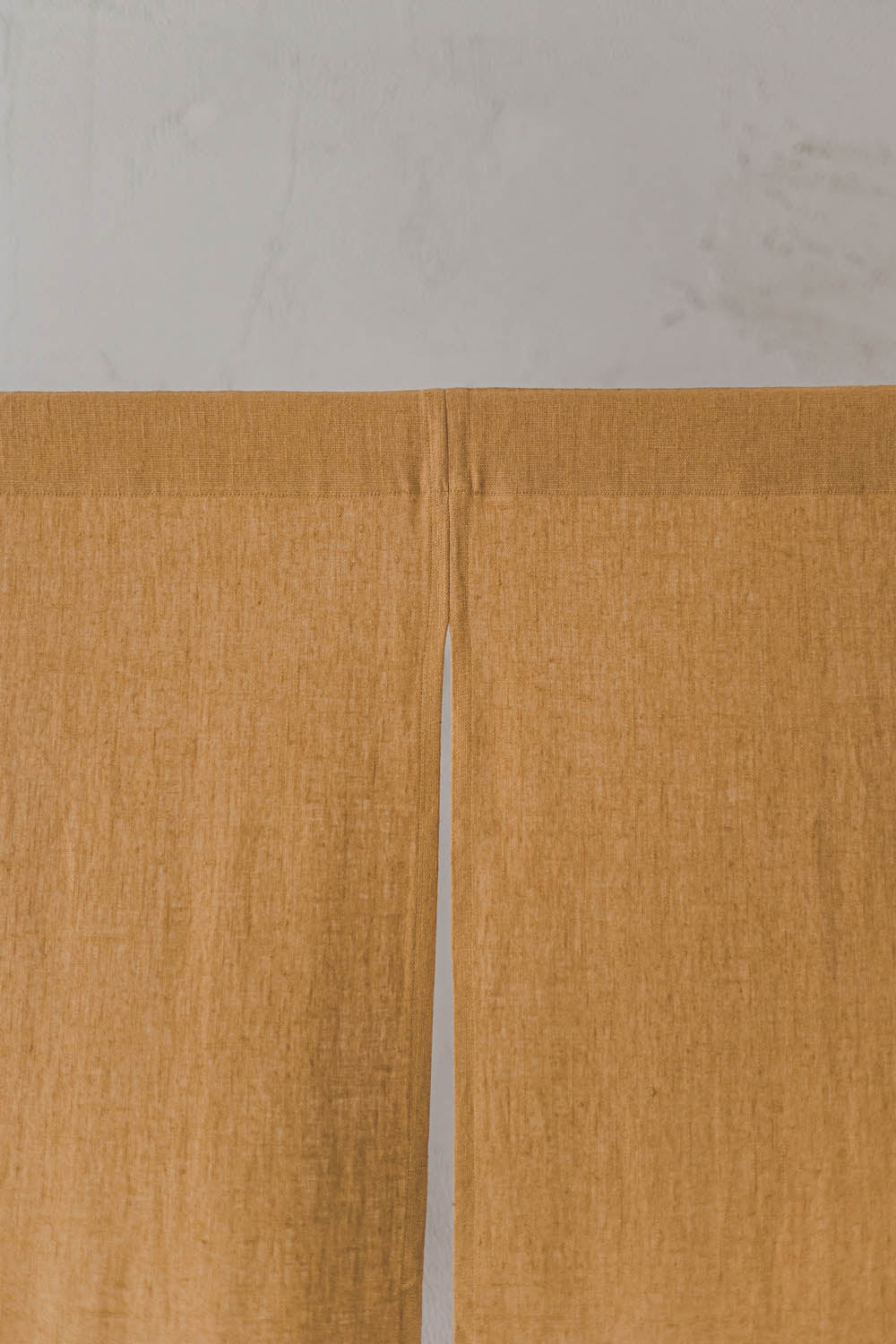 Schwerer Noren-Vorhang aus Leinen in Kamel