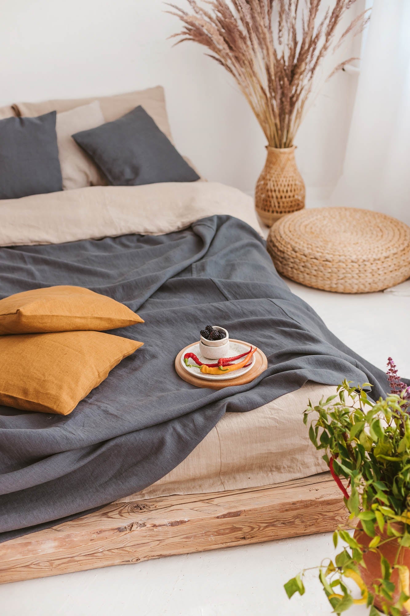 Anthrazitgraue Tagesdecke aus Leinen