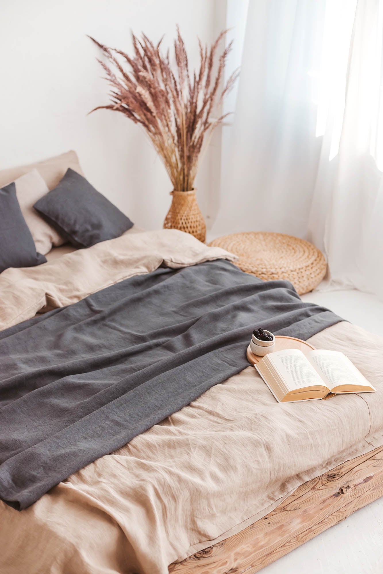 Anthrazitgraue Leinendecke
