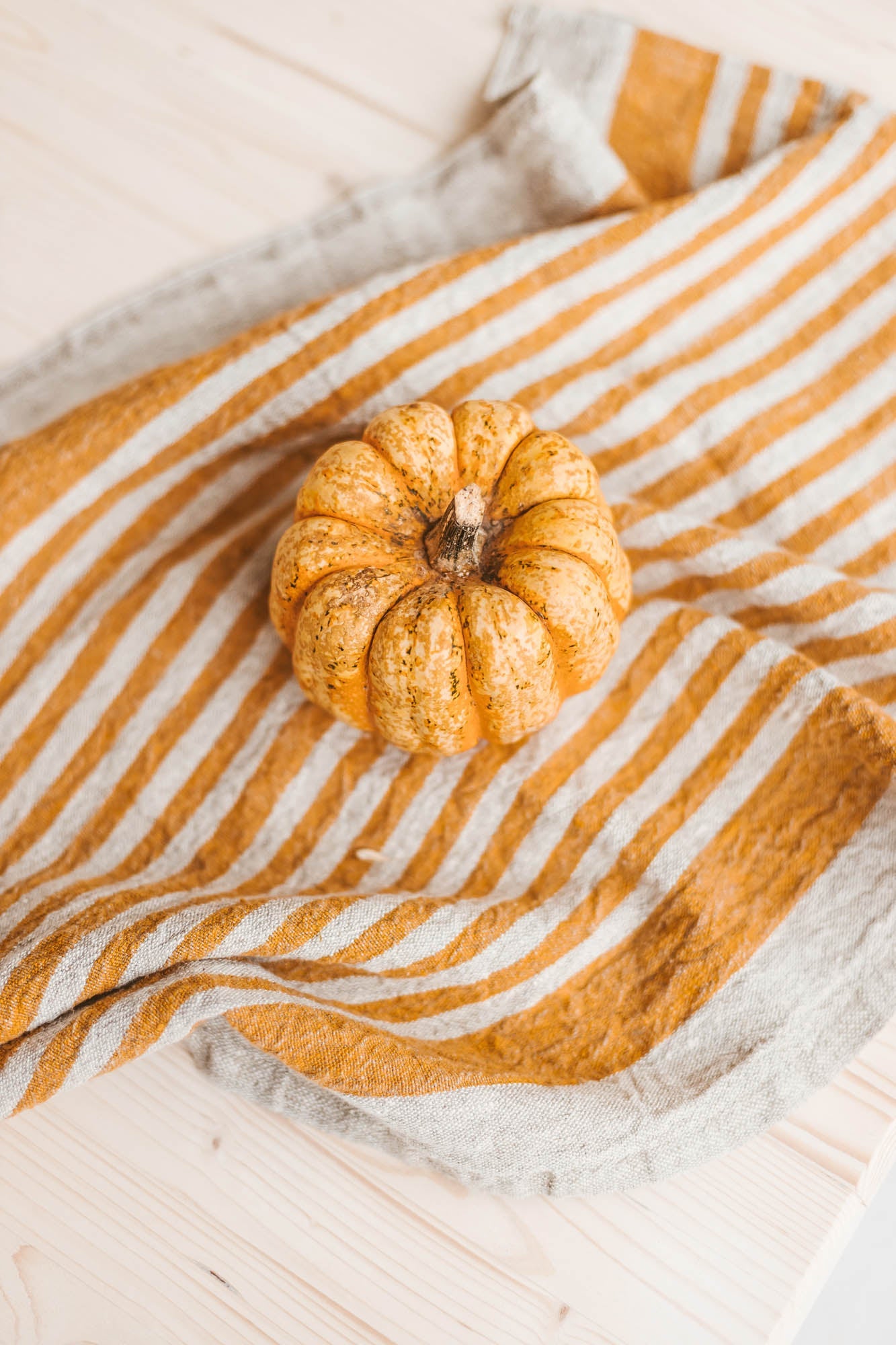 Dicke Leinenhandtücher mit gelben Streifen - 2er-Set
