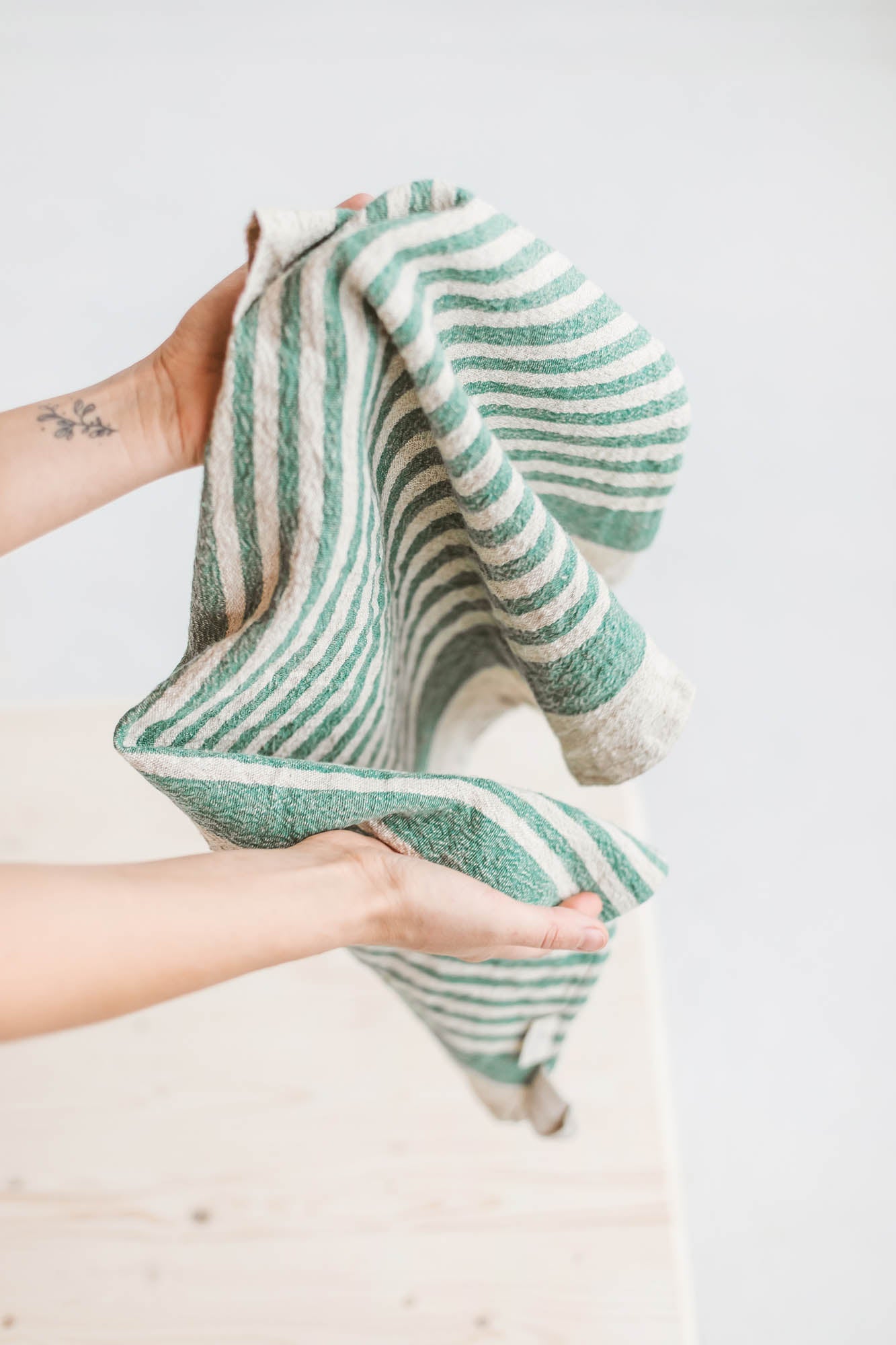 Dicke Leinenhandtücher mit grünen Streifen - 2er-Set