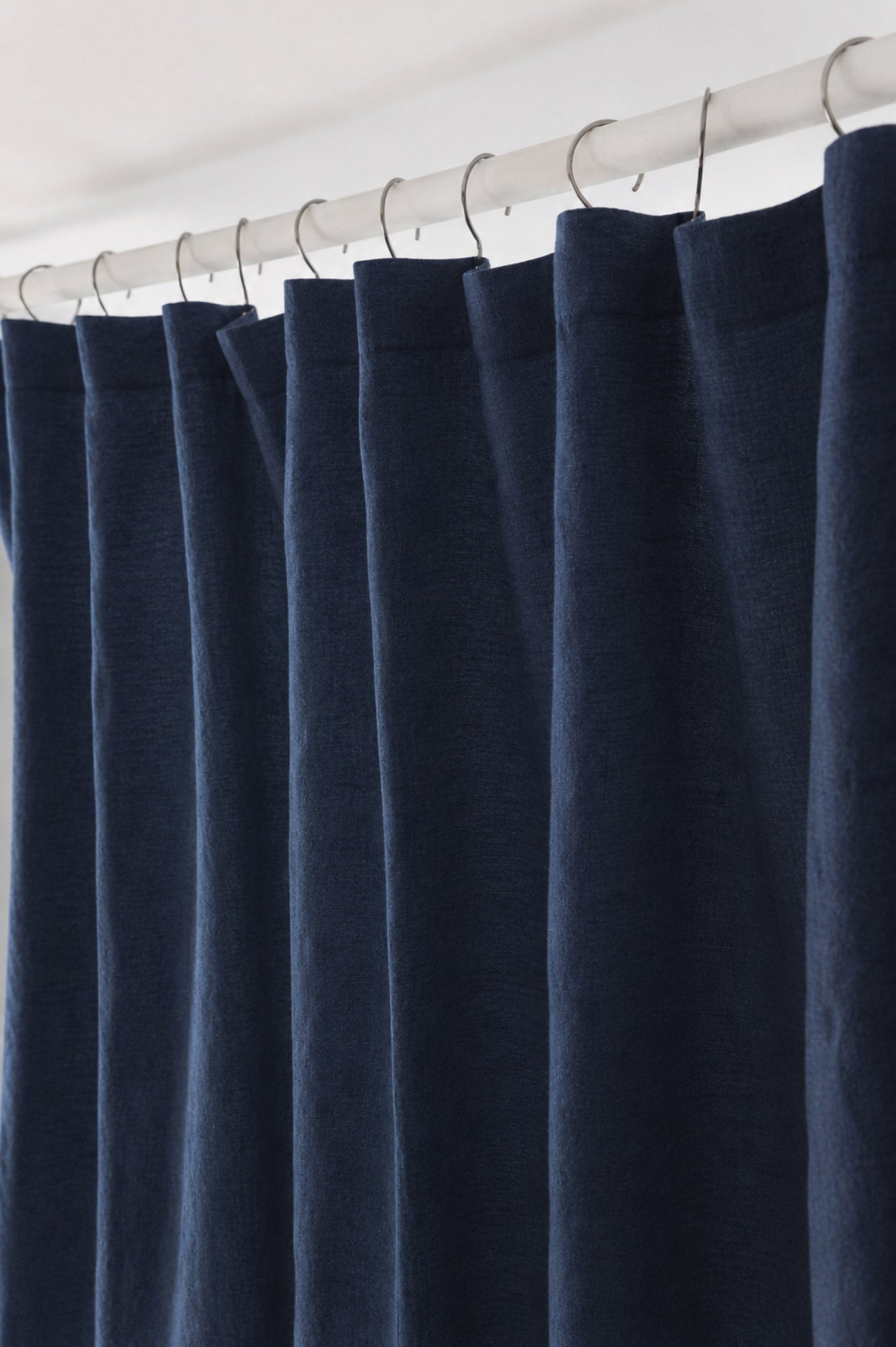 Mitternachtsblauer Leinen-Duschvorhang
