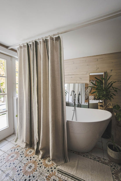 Leinen-Duschvorhang im französischen Stil mit schwarzen Streifen