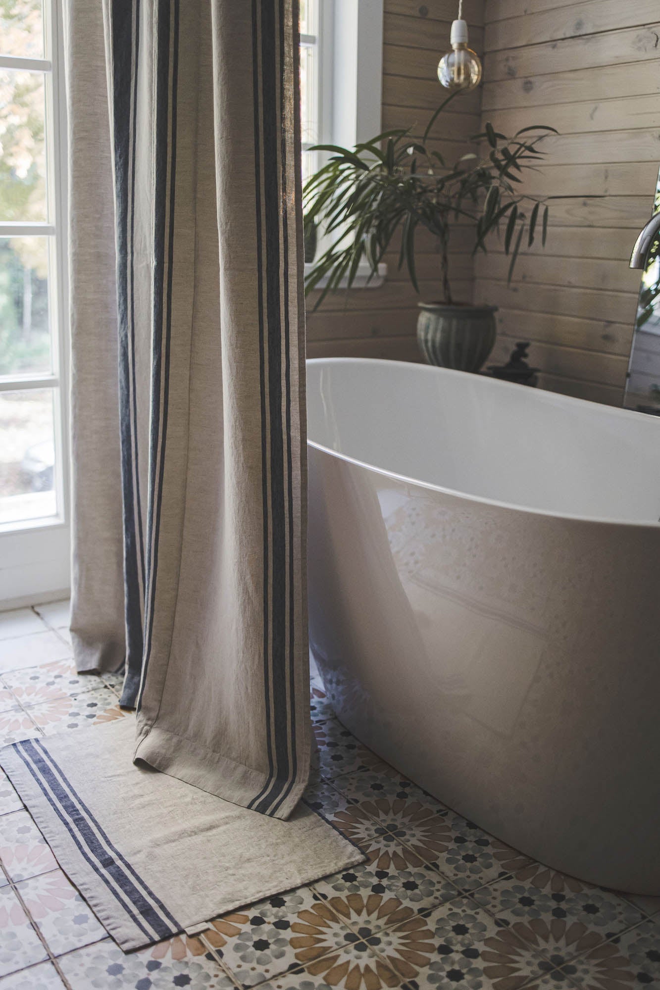 Leinen-Duschvorhang im französischen Stil mit blauen Streifen