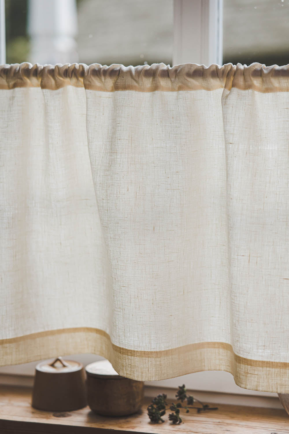 Cremefarbener Café-Vorhang aus Leinen