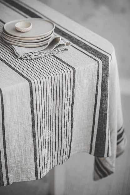 Leinentischdecke im französischen Stil mit schwarzen Streifen