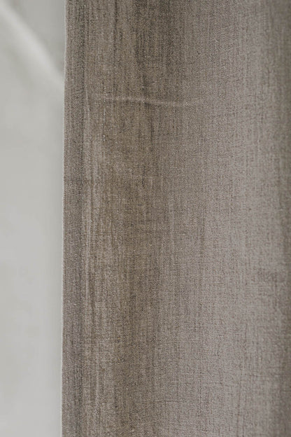 Schwerer Vorhang aus natürlichem Leinen