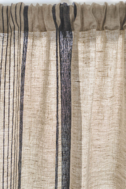 Leinenvorhang im französischen Stil mit blauen Streifen