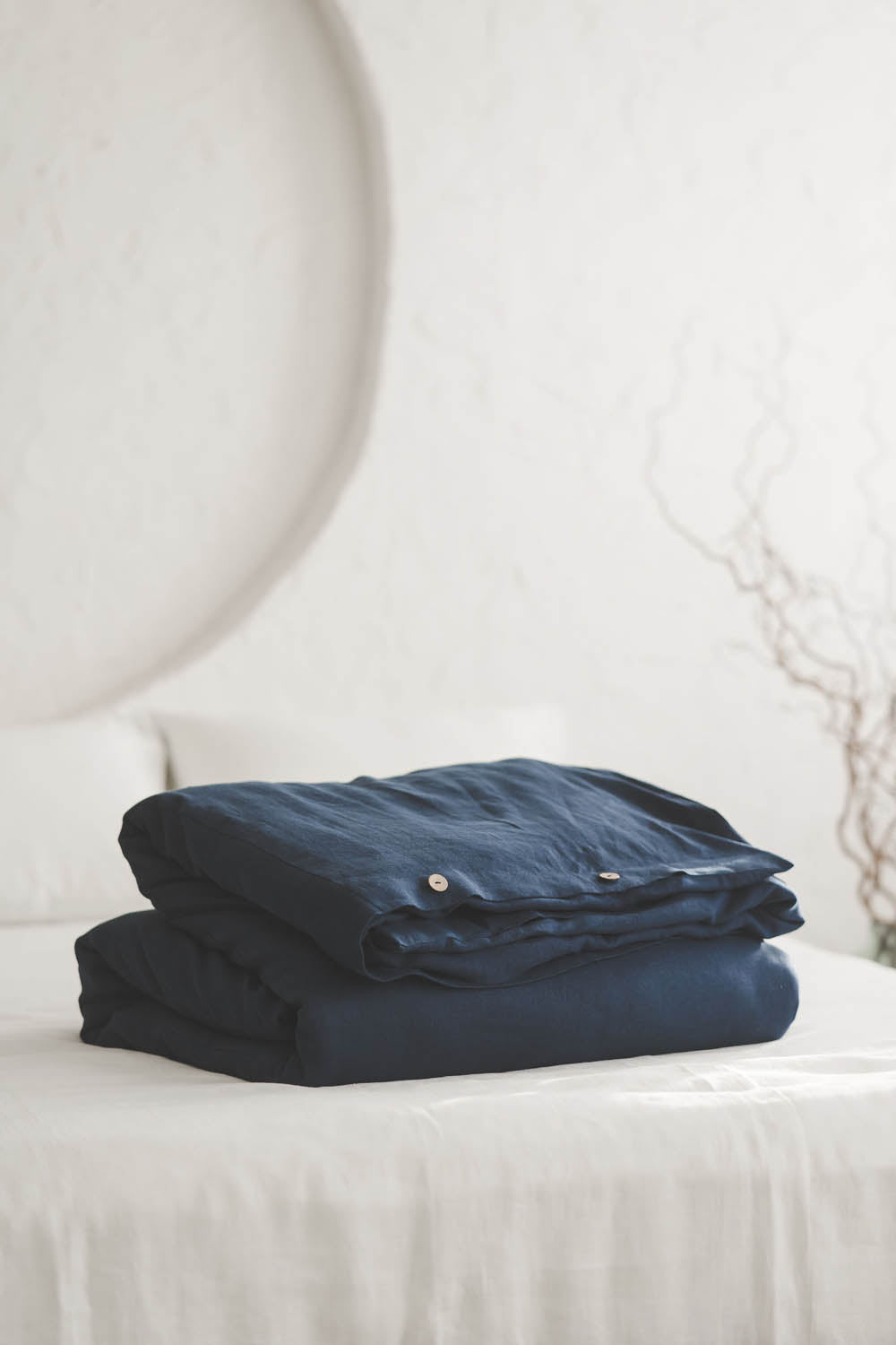 Mitternachtsblauer Bettbezug aus Leinen mit Knöpfen