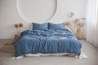 Kornblumenblauer Leinen-Bettbezug mit Knöpfen