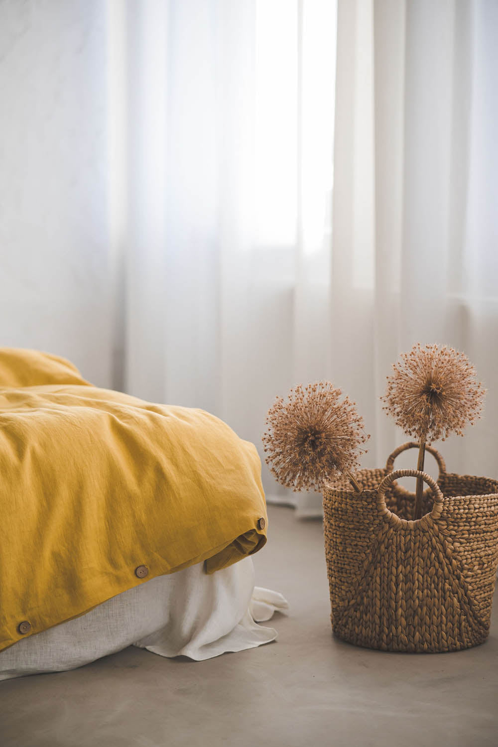 Mimosagelber Leinen-Bettbezug mit Knöpfen