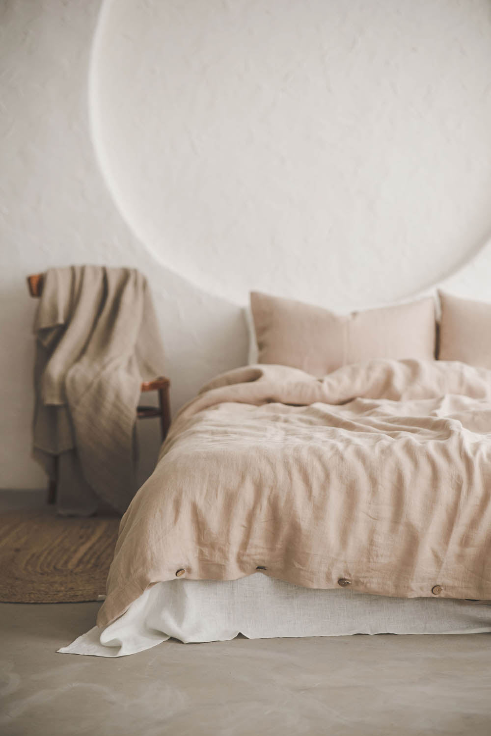 Sandfarbener Leinen-Bettbezug mit Knöpfen