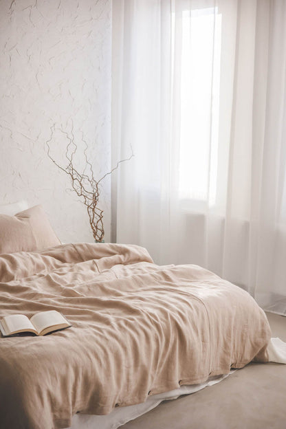 Sandfarbener Leinen-Bettbezug mit Knöpfen