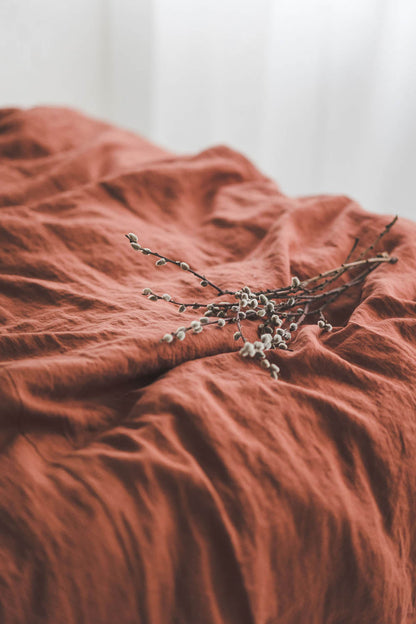 Bettbezug aus Leinen in gebranntem Orange mit Knöpfen