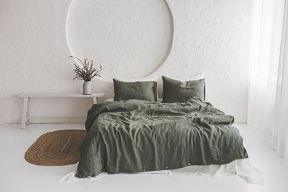 Graugrüner Leinenbettbezug mit Knöpfen