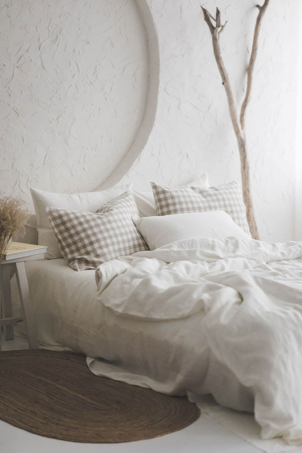 Cremeweißer Bettbezug aus Leinen mit Knöpfen