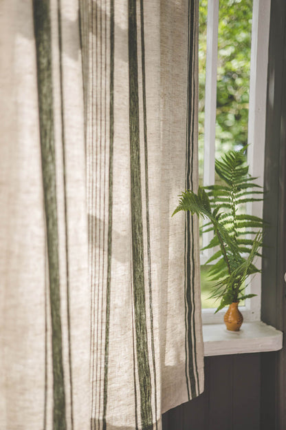 Leinenvorhang im französischen Stil mit grünen Streifen
