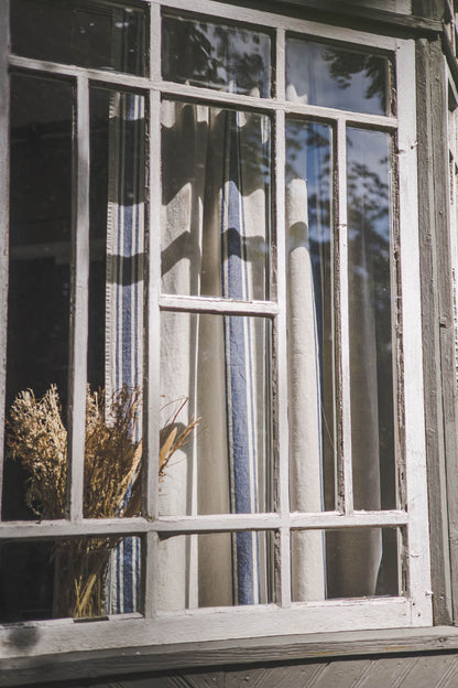 Leinenvorhang im französischen Stil mit blauen Streifen