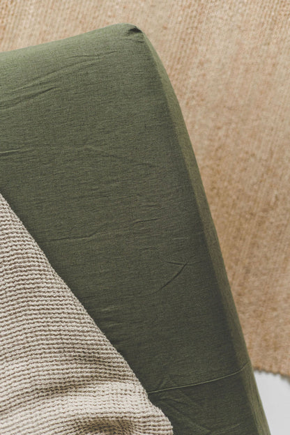 Waldgrünes Spannbettlaken aus Leinen