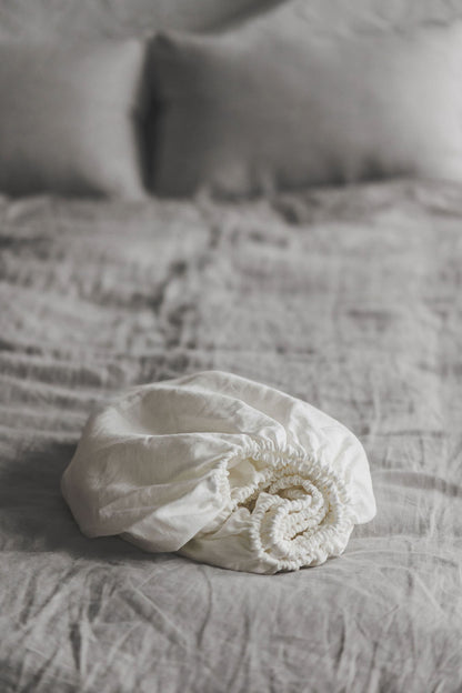 Cremeweißes Spannbettlaken aus Leinen