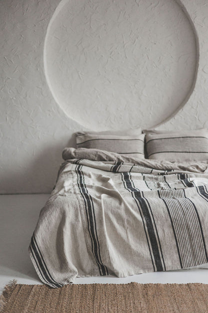 Leinen-Tagesdecke im französischen Stil mit schwarzen Streifen