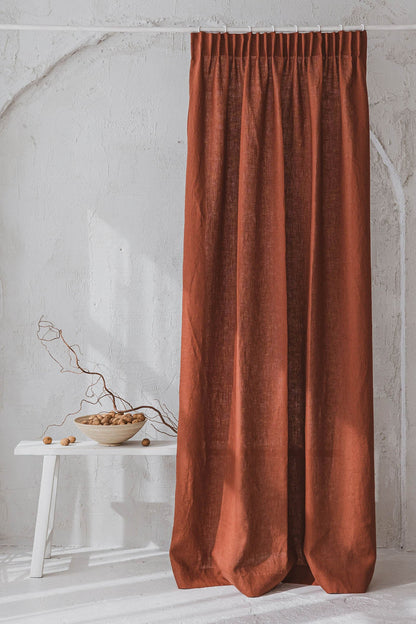 Leinenvorhang mit Bleistiftfalten in gebranntem Orange