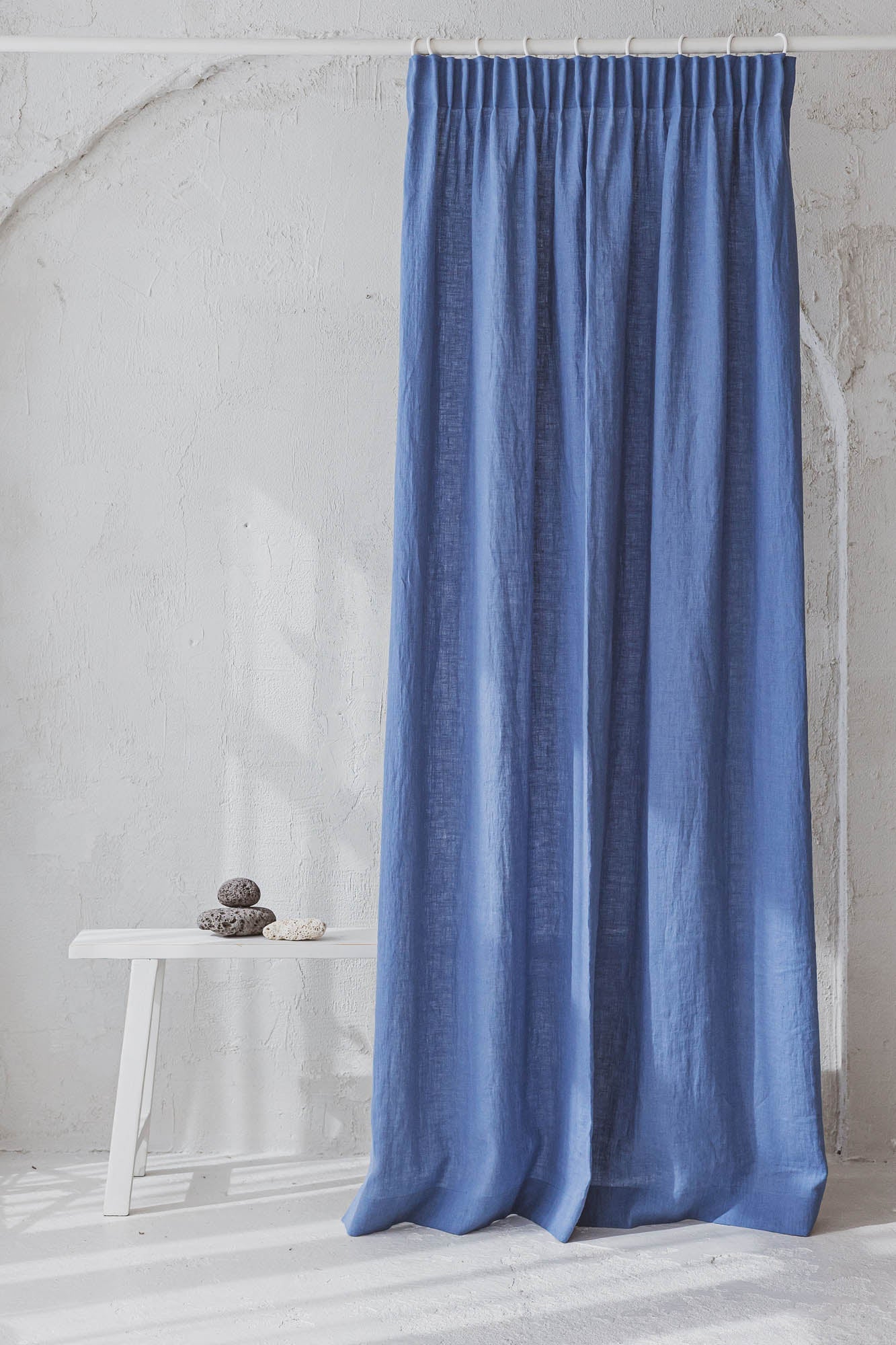 Leinenvorhang mit Bleistiftfalten in Jeansblau