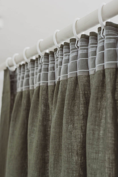Leinenvorhang mit Bleistiftfalten in Graugrün