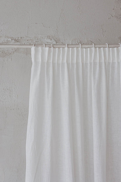 Transparenter Leinenvorhang mit Bleistiftfalten in Off-White