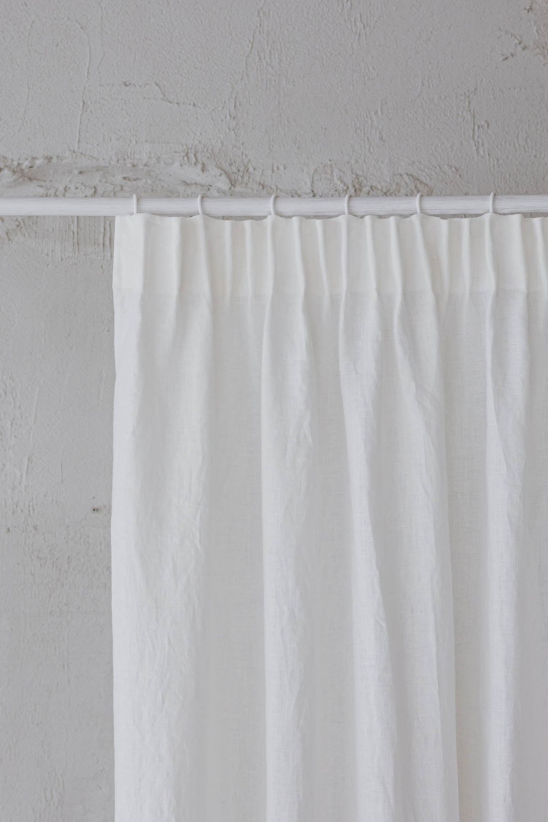 Leinenvorhang mit Bleistiftfalten in Off-White