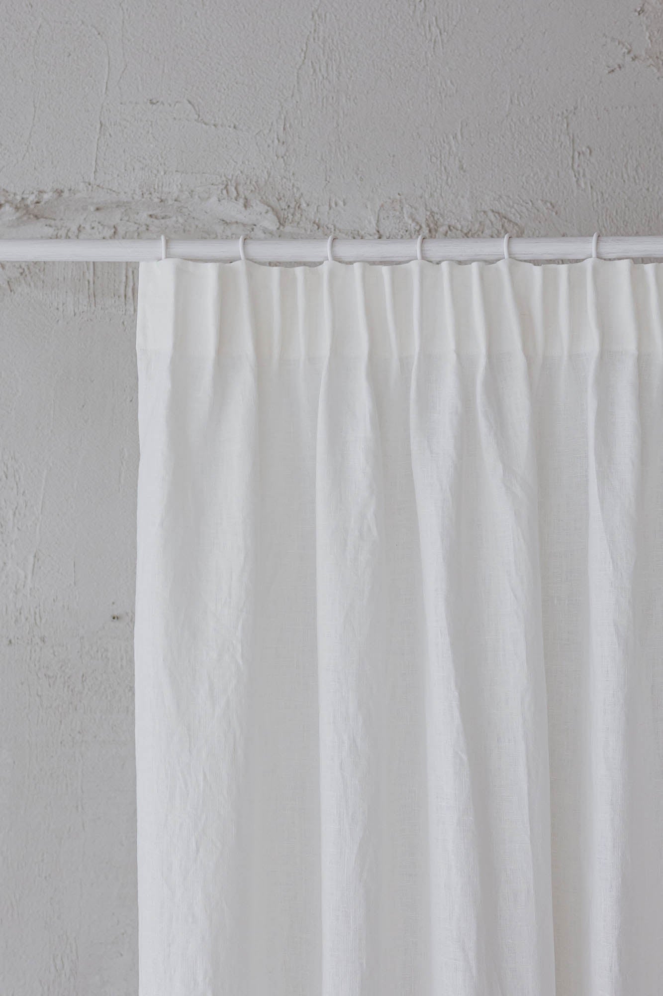 Leinenvorhang mit Bleistiftfalten in Off-White